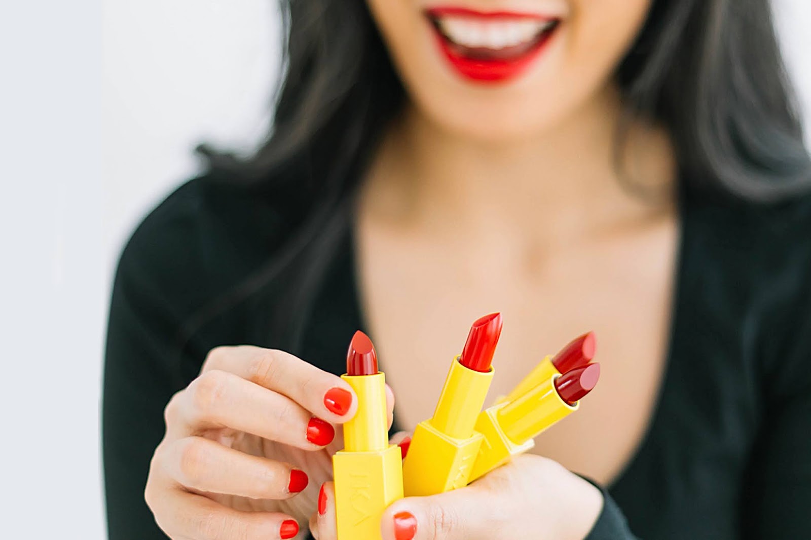 黃色的IKA口紅產(chǎn)品系列包裝設計