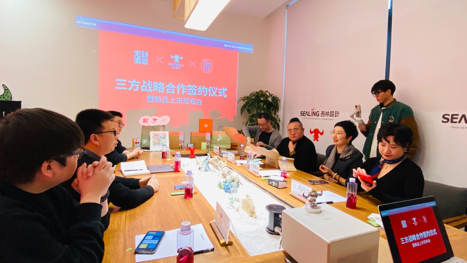 張珂嘉X瓦斯牛X萬物向上戰(zhàn)略合作簽約儀式 張珂嘉X瓦斯牛X萬物向上戰(zhàn)略合作簽約儀式